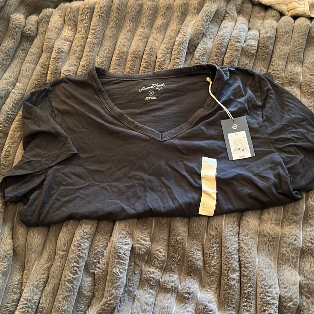 Universal Thread NWT Charcoal Tee